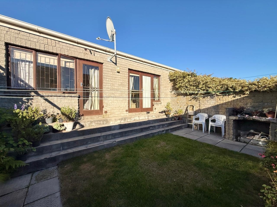 2 Bedroom Property for Sale in Table View Western Cape